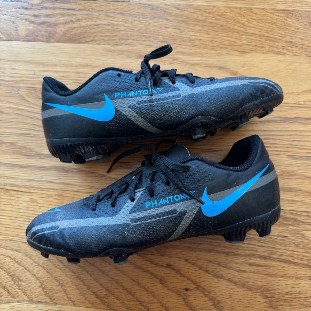 Nike Phantom Kid’s Black Soccer Cleats